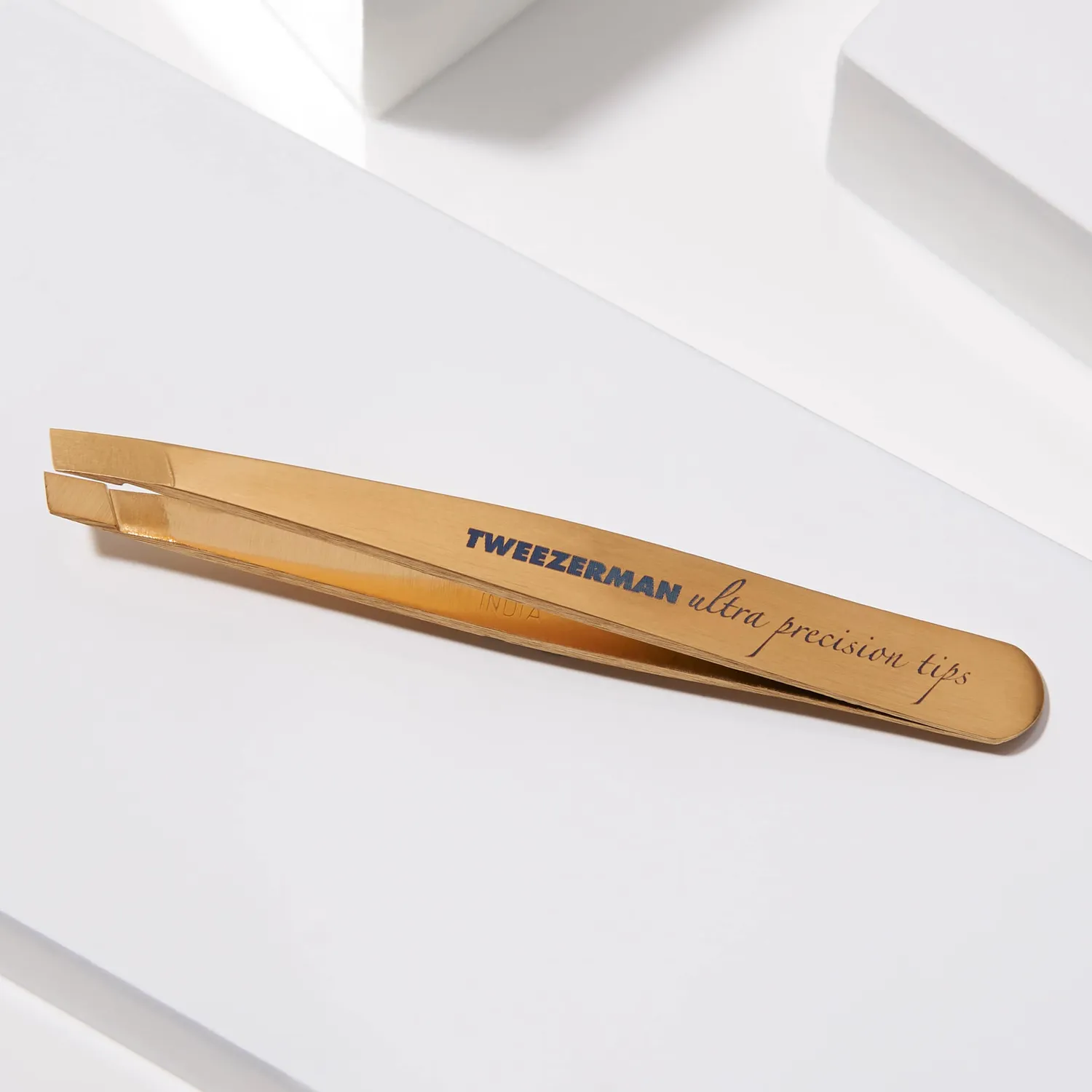 Tweezerman Ultra Mini Slant pincett guld titan