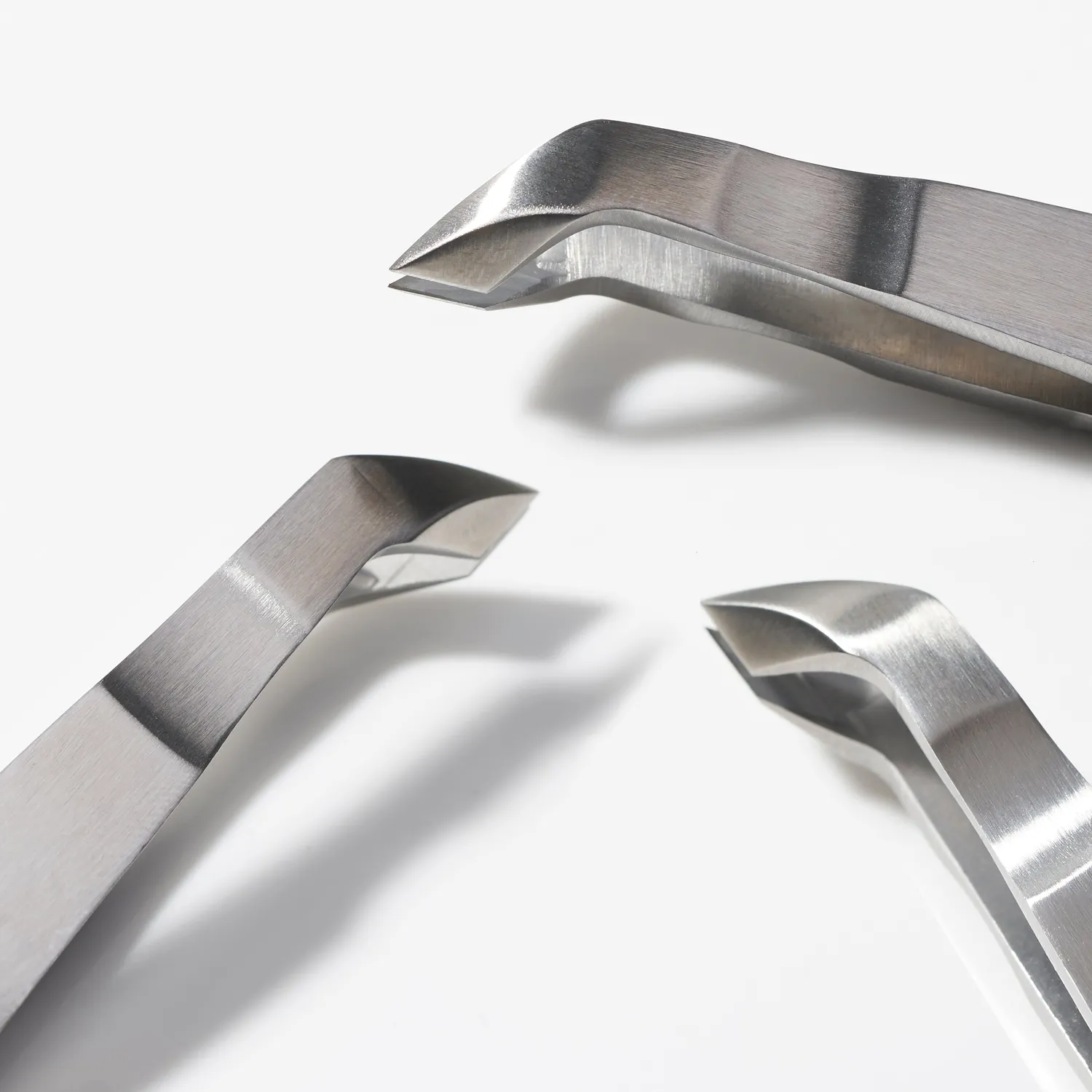 Tweezerman Mini Cuticle Nipper nagelbandstång mini vinklad