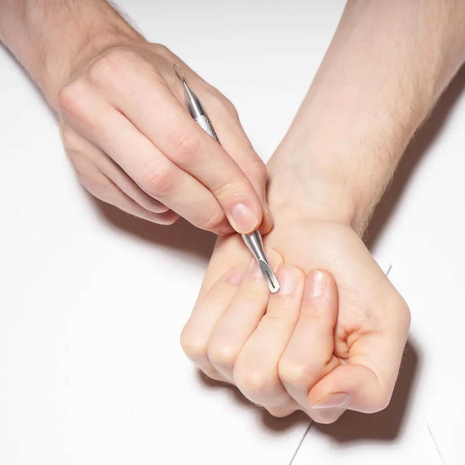 Tweezerman Men’s Nail Pushy nagelbandsverktyg dubbelsidig