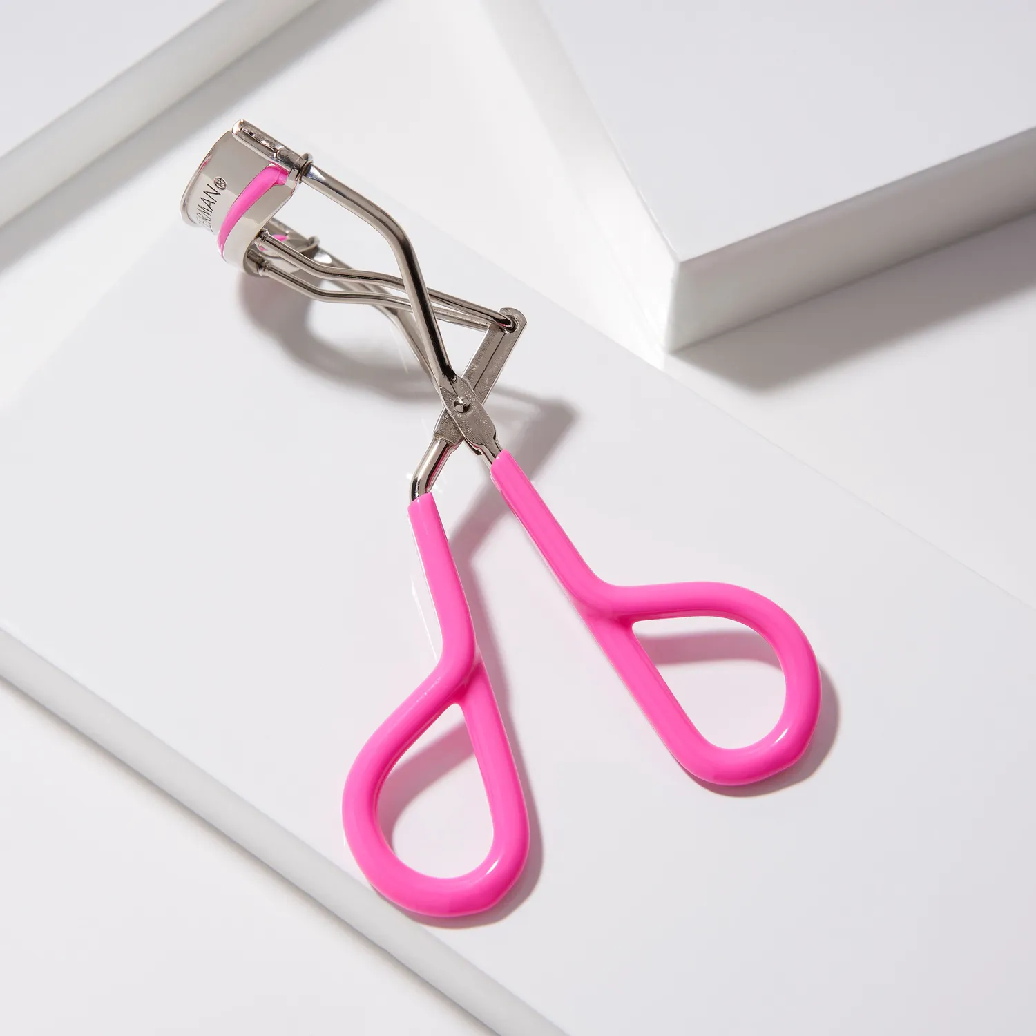 Tweezerman Neon Pink ögonfransböjare neonrosa