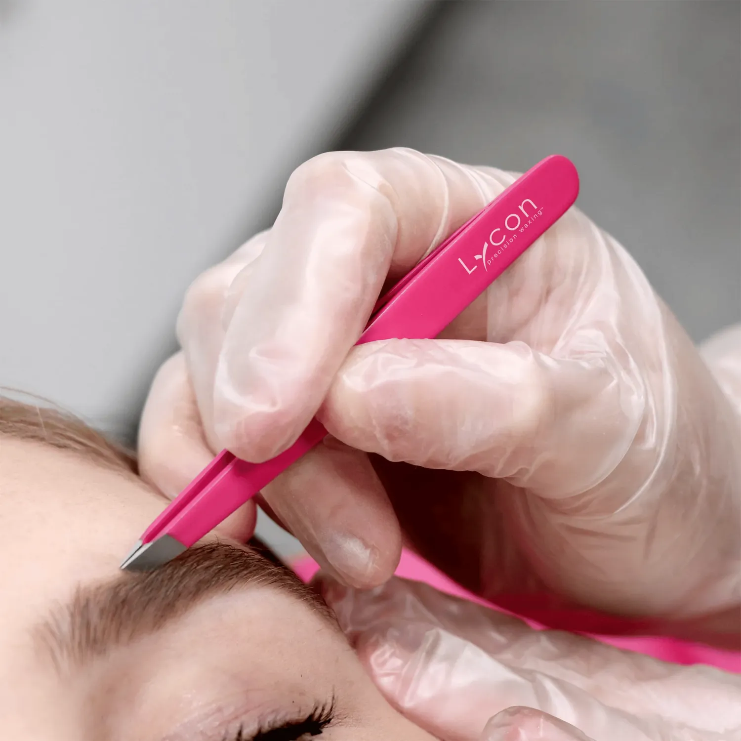 Lycon Slanted Pink Tweezer pincett rosa sned