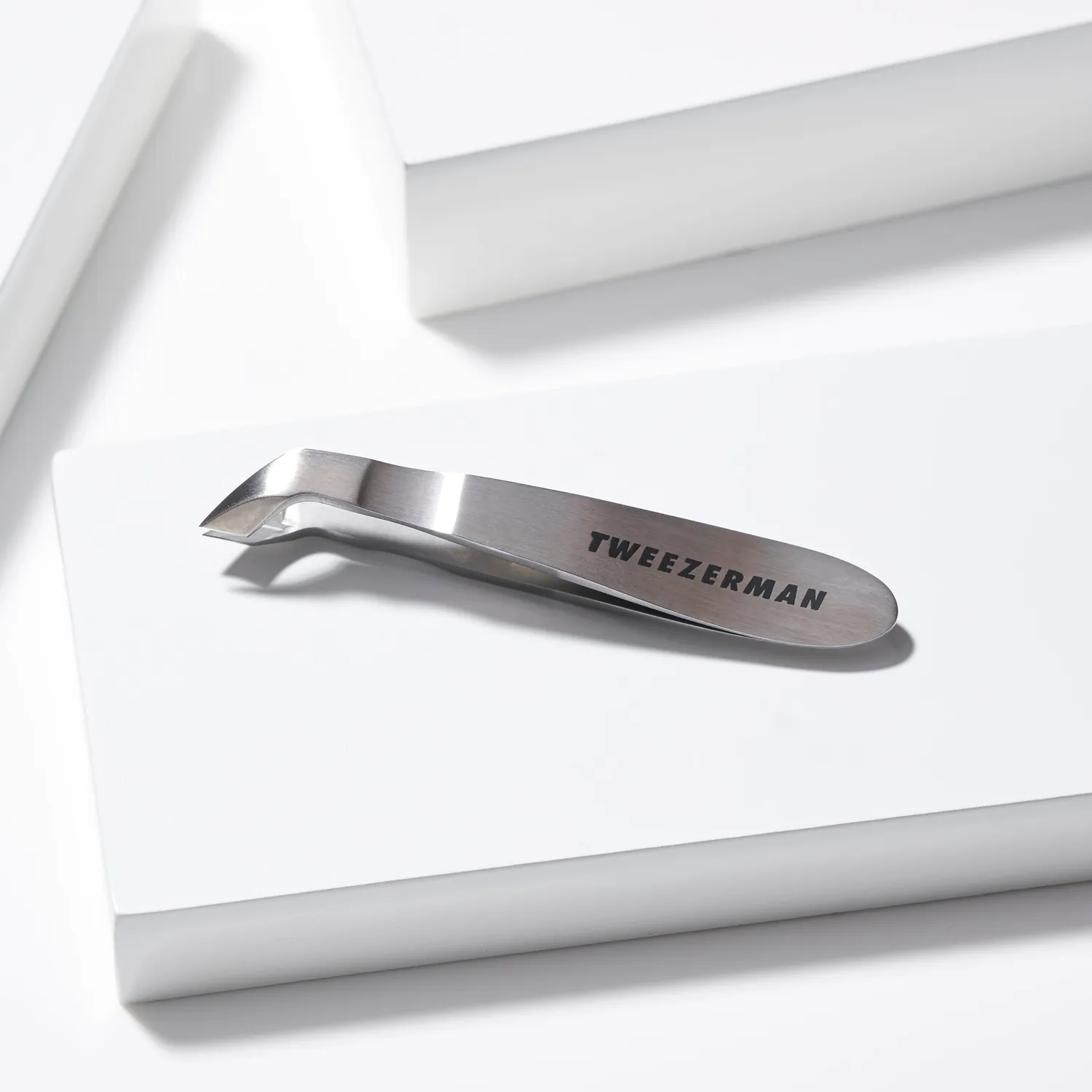 Tweezerman Mini Cuticle Nipper nagelbandstång mini vinklad