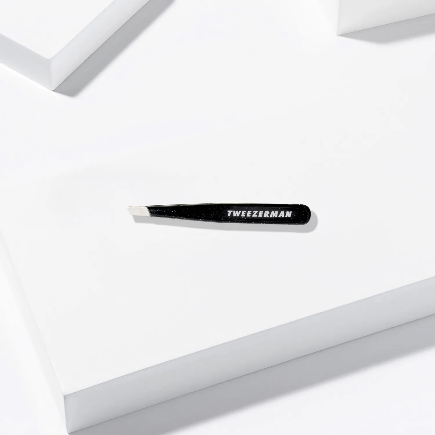 Tweezerman Dusted Onyx Mini Slant pincett svart