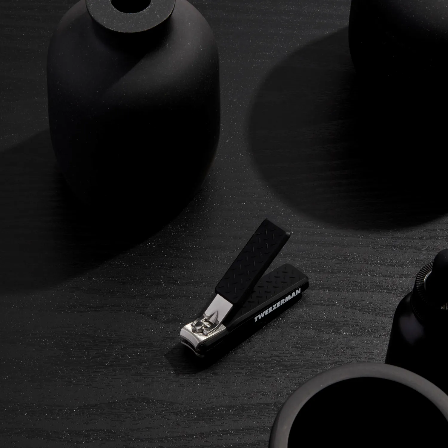 Tweezerman Precision Grip nagelklippare finger böjd