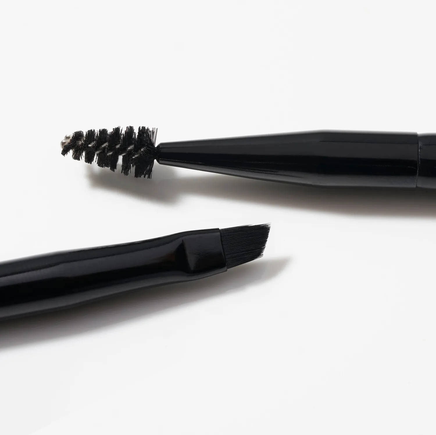 Tweezerman Angled Brow Brush & Spoolie ögonbrynsborste sned