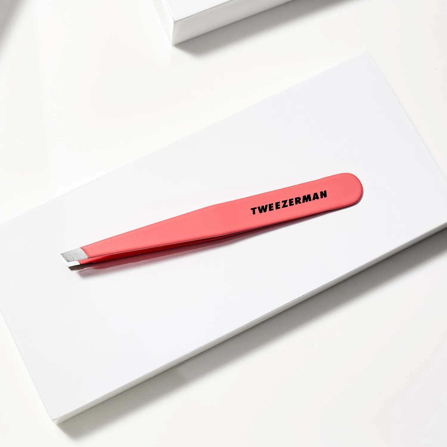 Tweezerman Slant Tweezer pincett Geranium sned spets