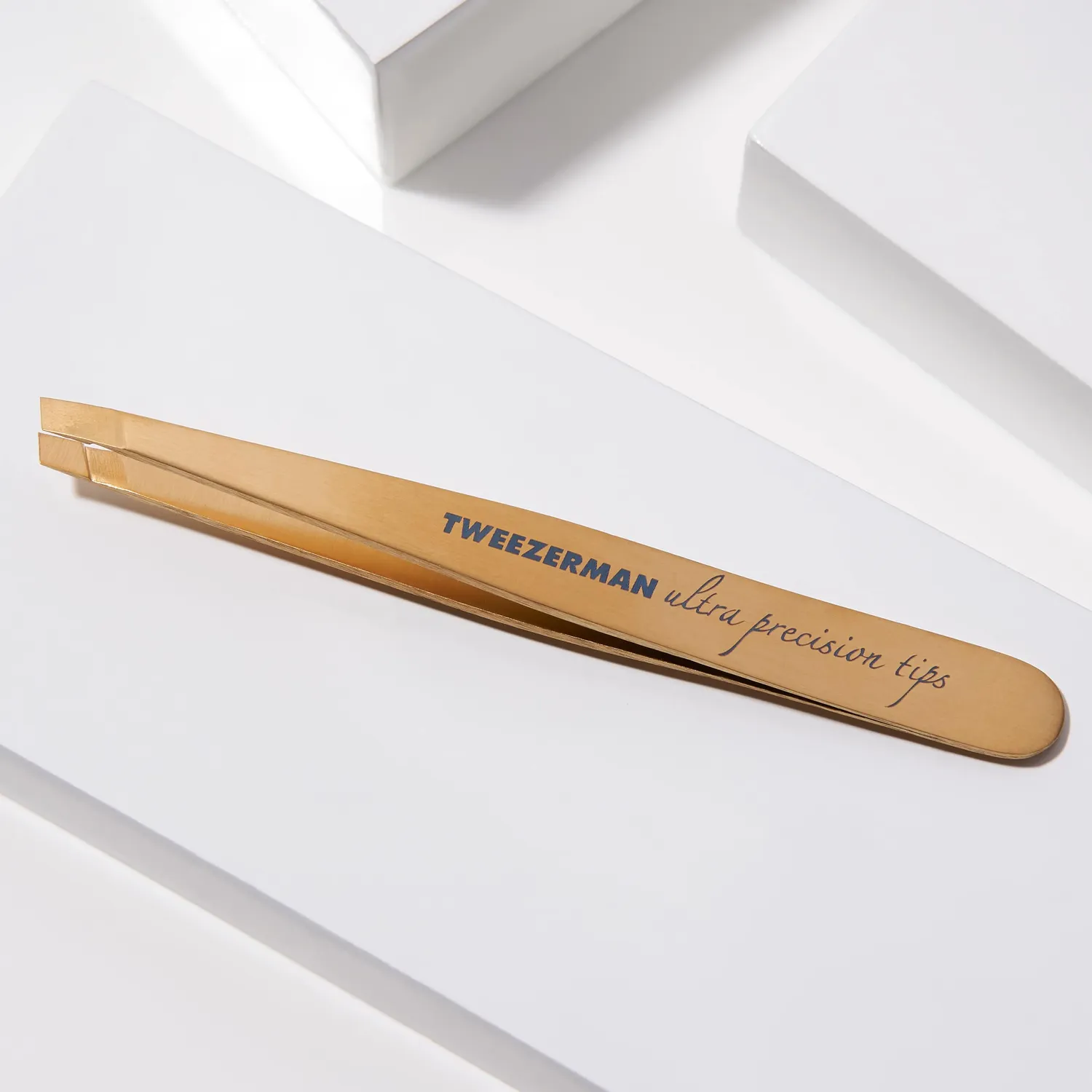 Tweezerman Ultra Precision slant pincett titanium guld