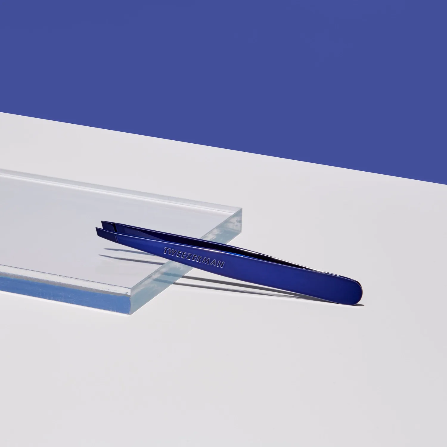 Tweezerman Slant Cobalt Blue pincett koboltblå precis