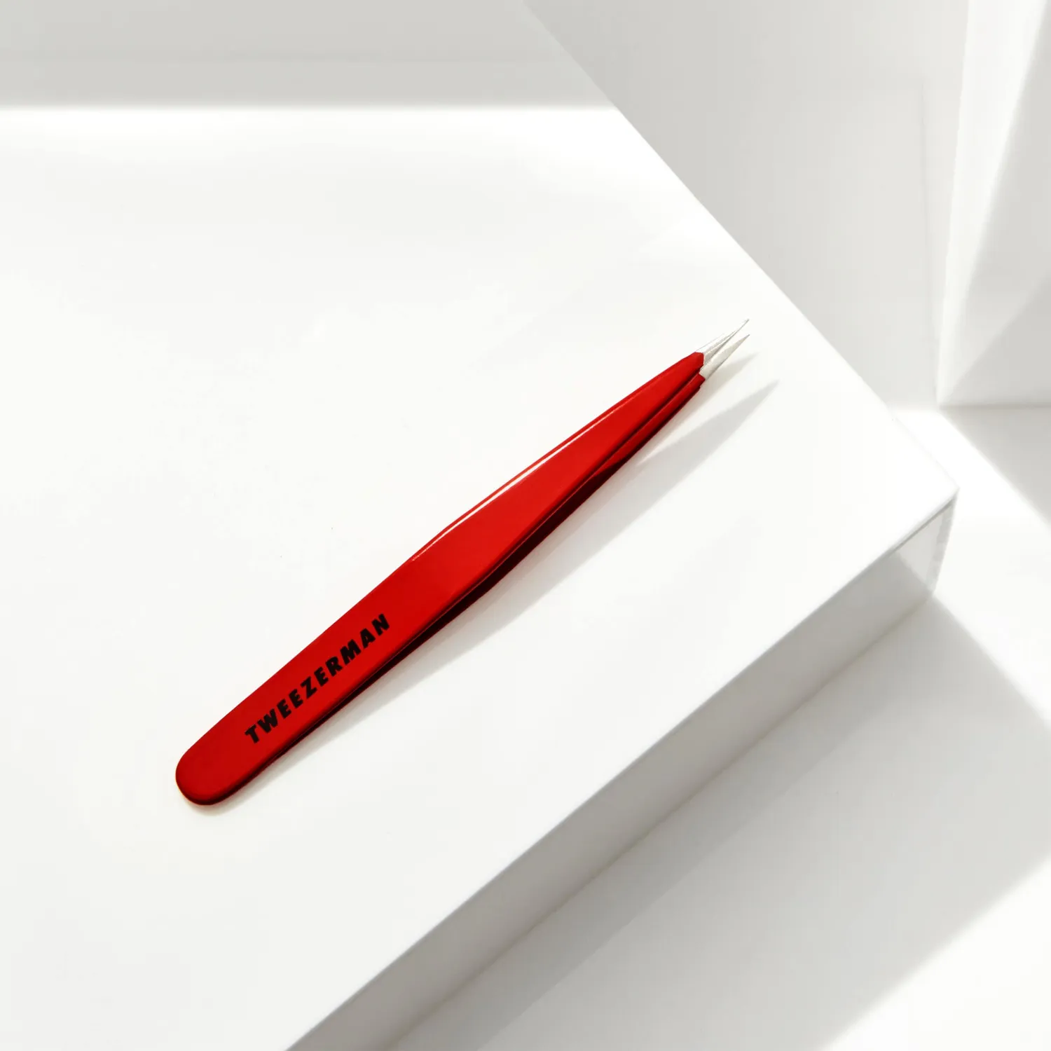 Tweezerman Signature Red Point Tweezer pincett röd spetsig